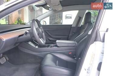 Седан Tesla Model 3 2019 в 