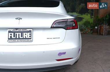 Седан Tesla Model 3 2019 в 
