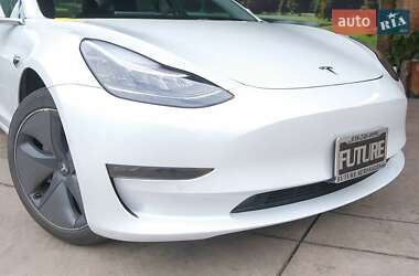 Седан Tesla Model 3 2019 в 