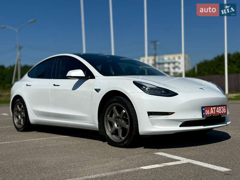 Седан Tesla Model 3 2019 в 