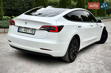 Седан Tesla Model 3 2021 в 