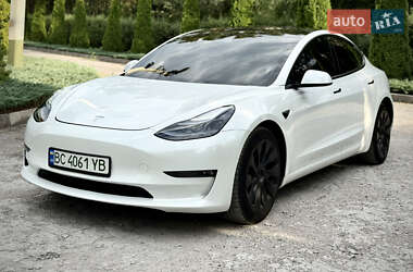 Седан Tesla Model 3 2021 в 