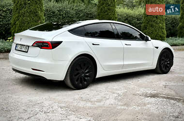 Седан Tesla Model 3 2021 в 