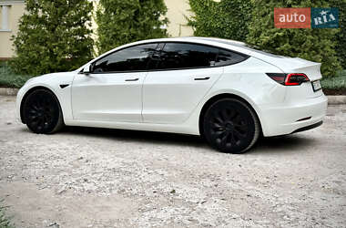 Седан Tesla Model 3 2021 в 