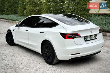 Седан Tesla Model 3 2021 в 