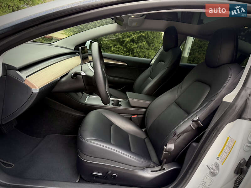 Седан Tesla Model 3 2021 в Днепре