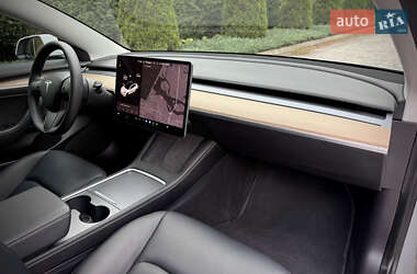 Седан Tesla Model 3 2021 в 