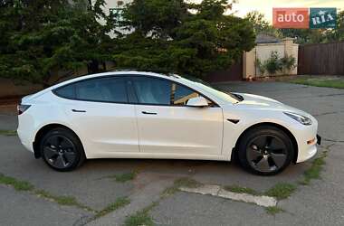 Седан Tesla Model 3 2022 в 