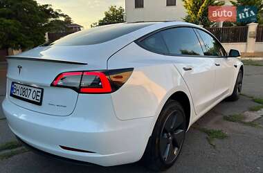 Седан Tesla Model 3 2022 в 