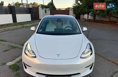Седан Tesla Model 3 2022 в 