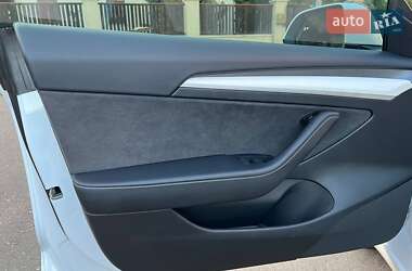 Седан Tesla Model 3 2022 в 