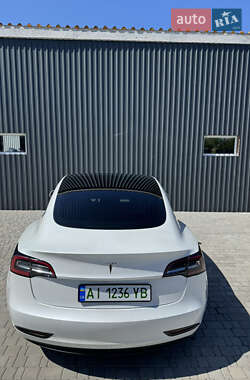 Седан Tesla Model 3 2020 в 