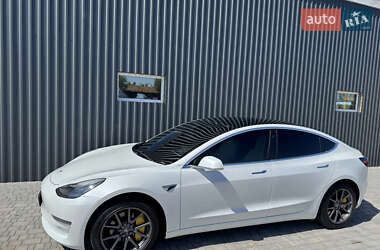 Седан Tesla Model 3 2020 в 