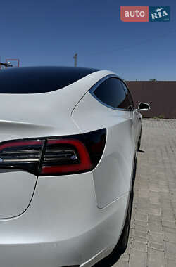 Седан Tesla Model 3 2020 в 