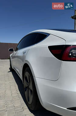 Седан Tesla Model 3 2020 в 