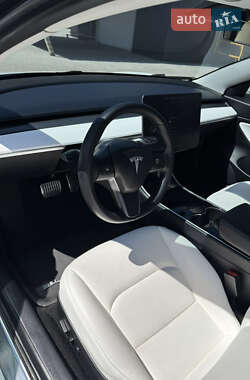 Седан Tesla Model 3 2020 в 
