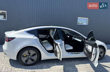 Седан Tesla Model 3 2020 в 