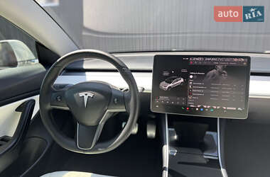 Седан Tesla Model 3 2020 в 
