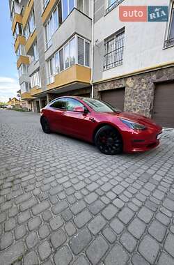 Седан Tesla Model 3 2021 в 