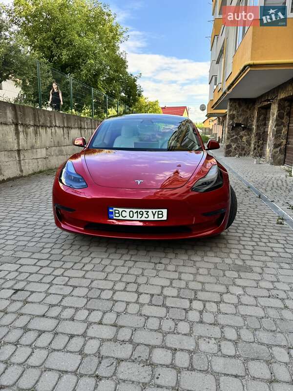 Седан Tesla Model 3 2021 в Львове