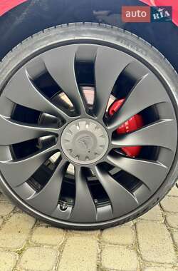 Седан Tesla Model 3 2021 в 
