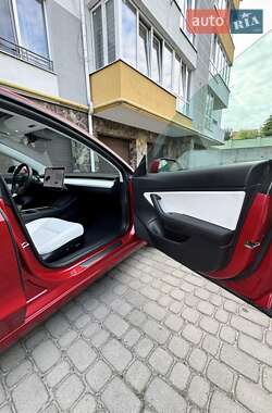 Седан Tesla Model 3 2021 в 