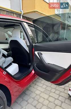 Седан Tesla Model 3 2021 в 