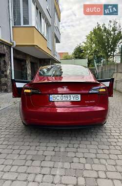Седан Tesla Model 3 2021 в 