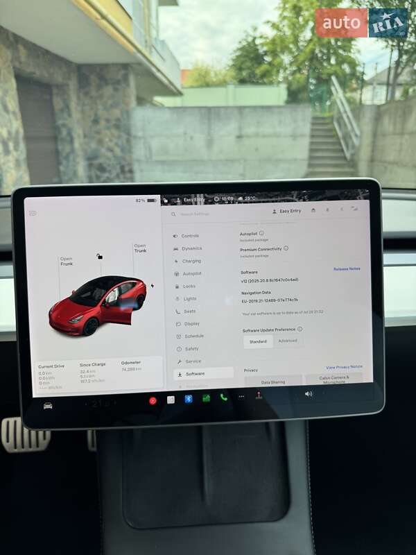 Седан Tesla Model 3 2021 в Львове