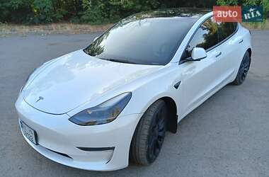 Седан Tesla Model 3 2022 в 