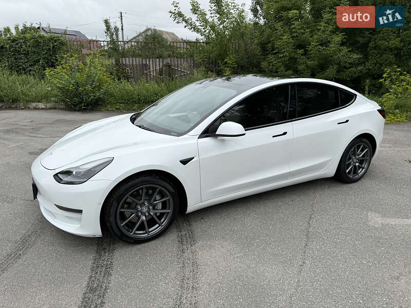 Седан Tesla Model 3 2021 в Ніжині