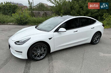 Седан Tesla Model 3 2021 в 