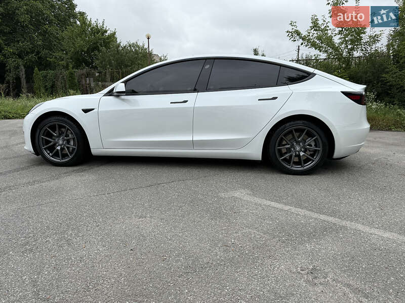 Седан Tesla Model 3 2021 в Ніжині