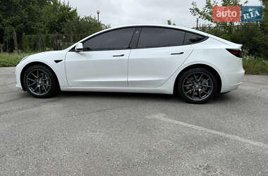 Седан Tesla Model 3 2021 в 