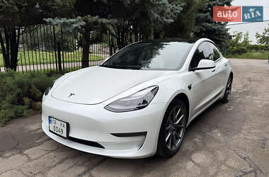Седан Tesla Model 3 2021 в 