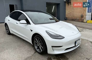 Седан Tesla Model 3 2021 в 