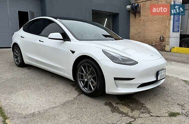 Седан Tesla Model 3 2021 в 