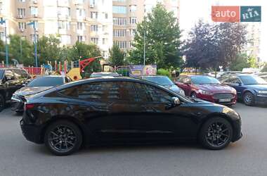 Седан Tesla Model 3 2021 в 