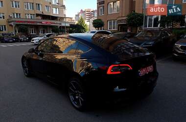 Седан Tesla Model 3 2021 в 