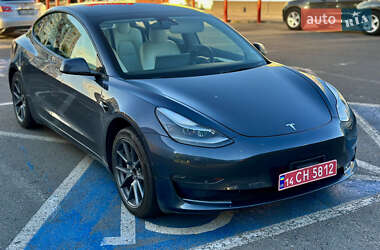 Седан Tesla Model 3 2022 в 