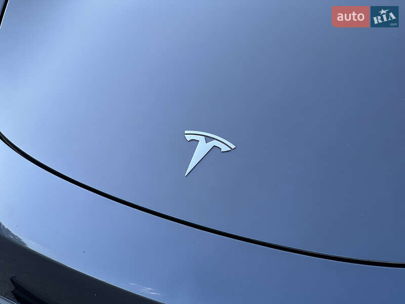 Седан Tesla Model 3 2020 в Ровно