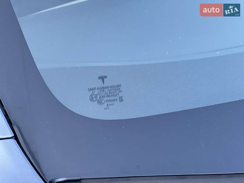 Седан Tesla Model 3 2020 в Ровно