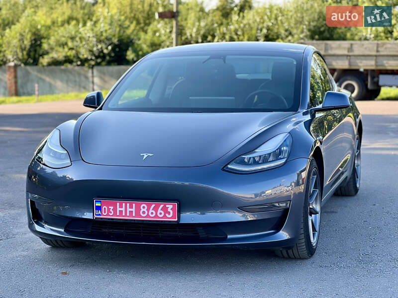 Седан Tesla Model 3 2020 в Ровно