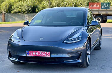 Седан Tesla Model 3 2020 в 