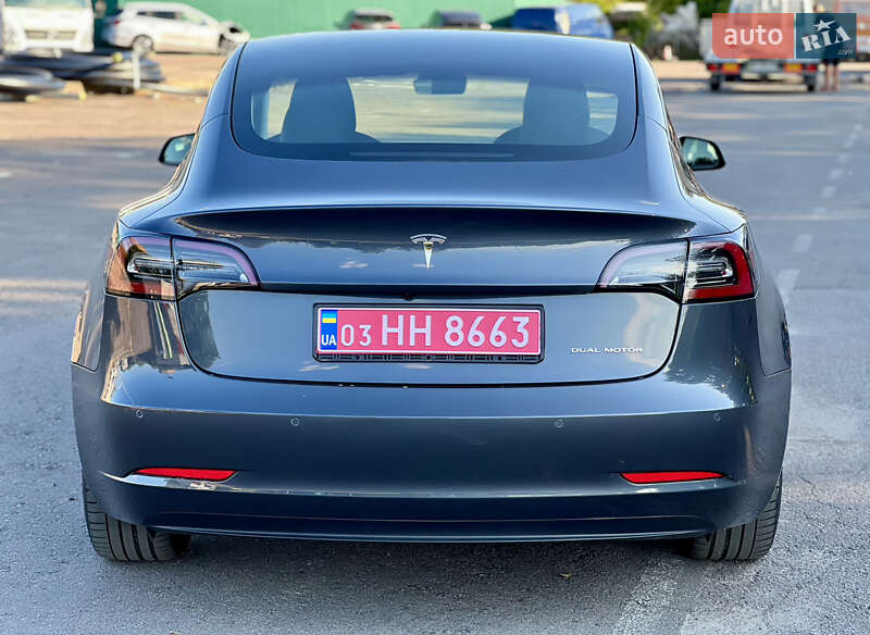 Седан Tesla Model 3 2020 в Ровно