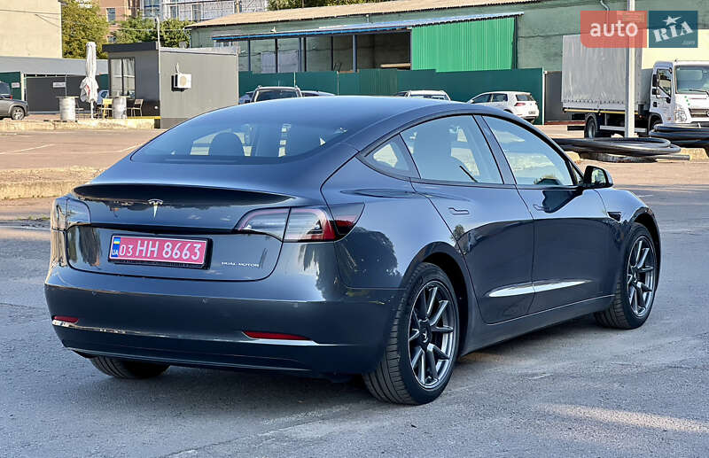 Седан Tesla Model 3 2020 в Ровно