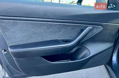 Седан Tesla Model 3 2020 в 