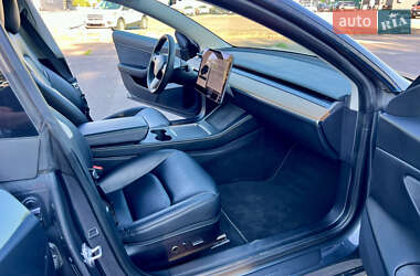 Седан Tesla Model 3 2020 в 