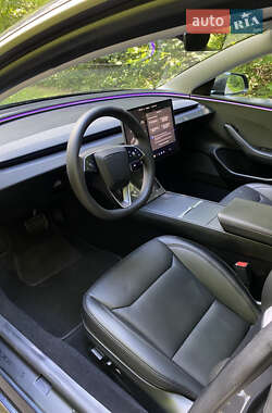 Седан Tesla Model 3 2024 в 