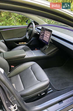 Седан Tesla Model 3 2024 в 